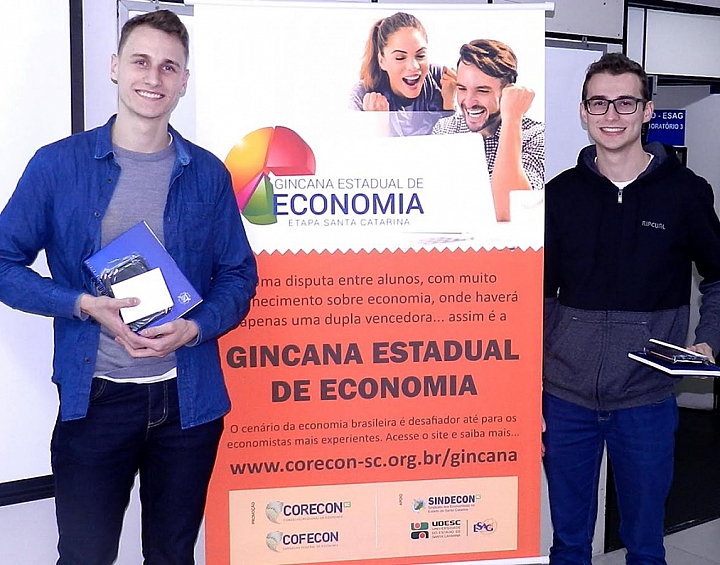 Estudantes da Furb vencem a 4ª Gincana Estadual de Economia​​ - Corecon/SC