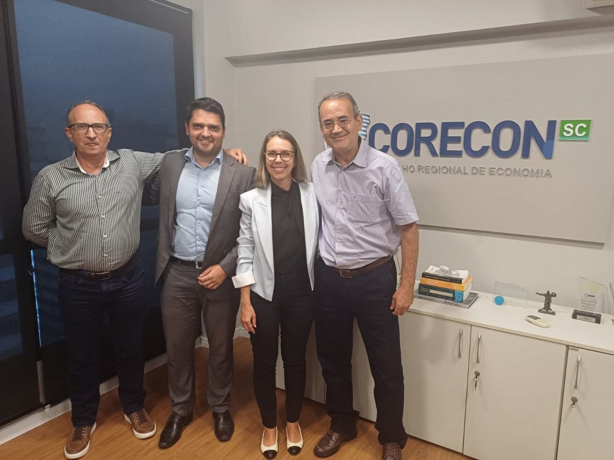 Ademir Tenfen e Janine da Silva Alves foram eleitos para a Presidência do Corecon-SC no exercício de 2025 - Corecon/SC